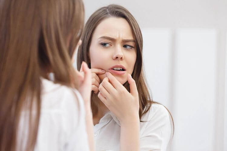 Acné : causes et traitements - Heyme Acné : causes et traitements - Heyme
